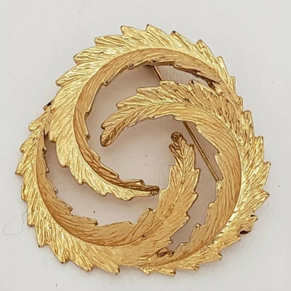 Vintage 1960's Gold Toned Art Nouveau Spiral Elven Leaves Brooch Pin